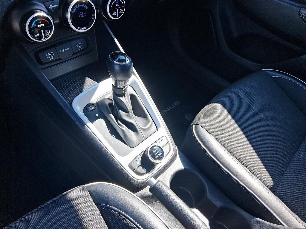 2023 Hyundai Venue FWD Ultimate w/ Black Interior in Stratford, Ontario - 14 - w1024h768px