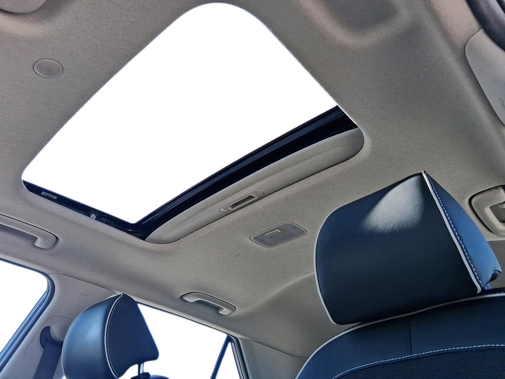 2023 Hyundai Venue FWD Ultimate w/ Black Interior in Stratford, Ontario - 15 - w1024h768px