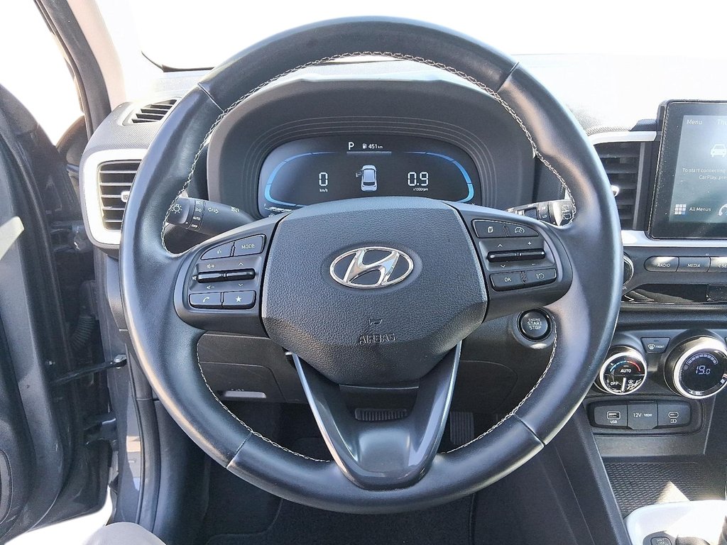 2023 Hyundai Venue FWD Ultimate w/ Black Interior in Stratford, Ontario - 11 - w1024h768px