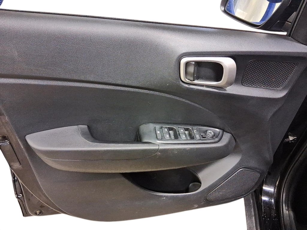 2024 Hyundai Venue Preferred IVT in Stratford, Ontario - 11 - w1024h768px