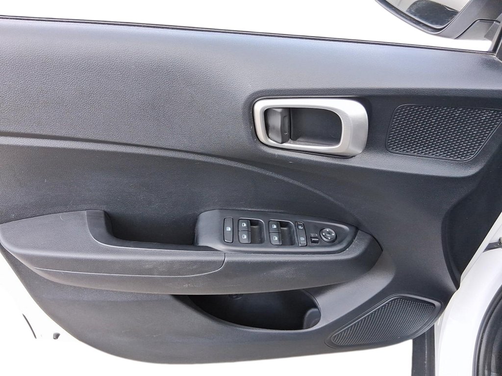 2025 Hyundai Venue Preferred IVT in Stratford, Ontario - 12 - w1024h768px