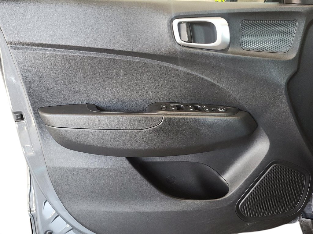 2025 Hyundai Venue Preferred IVT in Stratford, Ontario - 10 - w1024h768px
