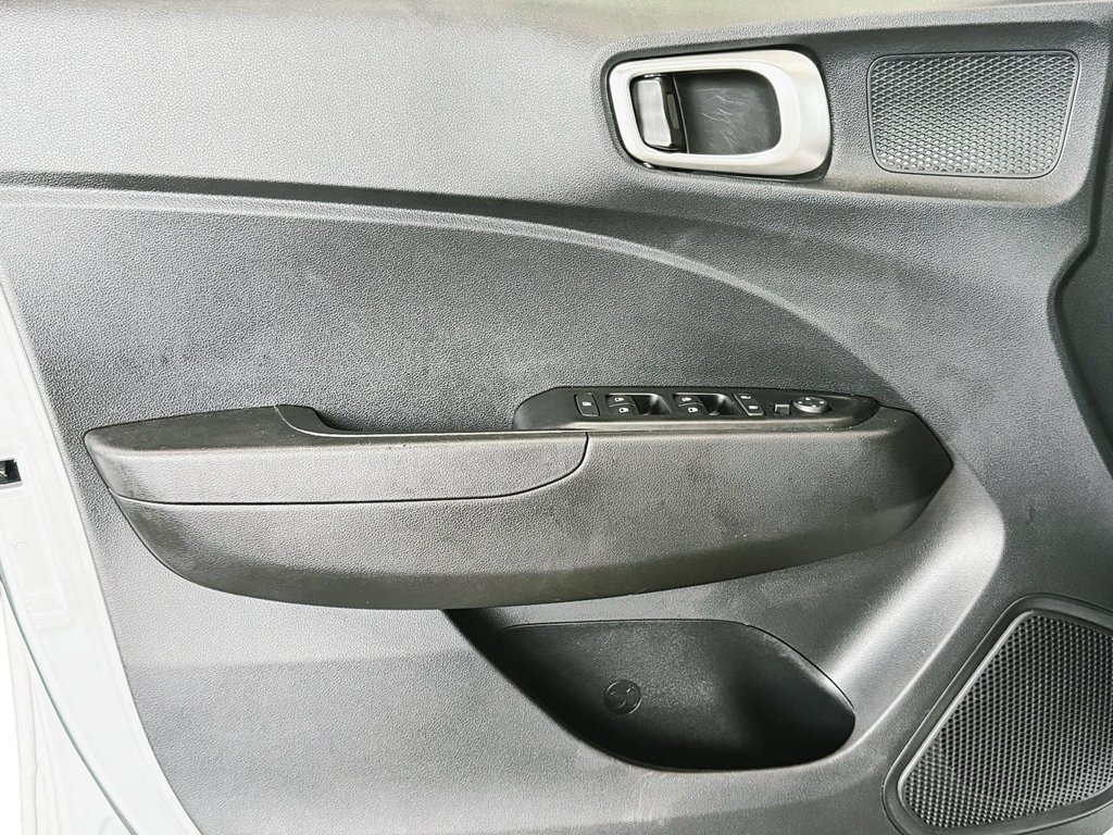 2025 Hyundai Venue Preferred IVT in Stratford, Ontario - 10 - w1024h768px