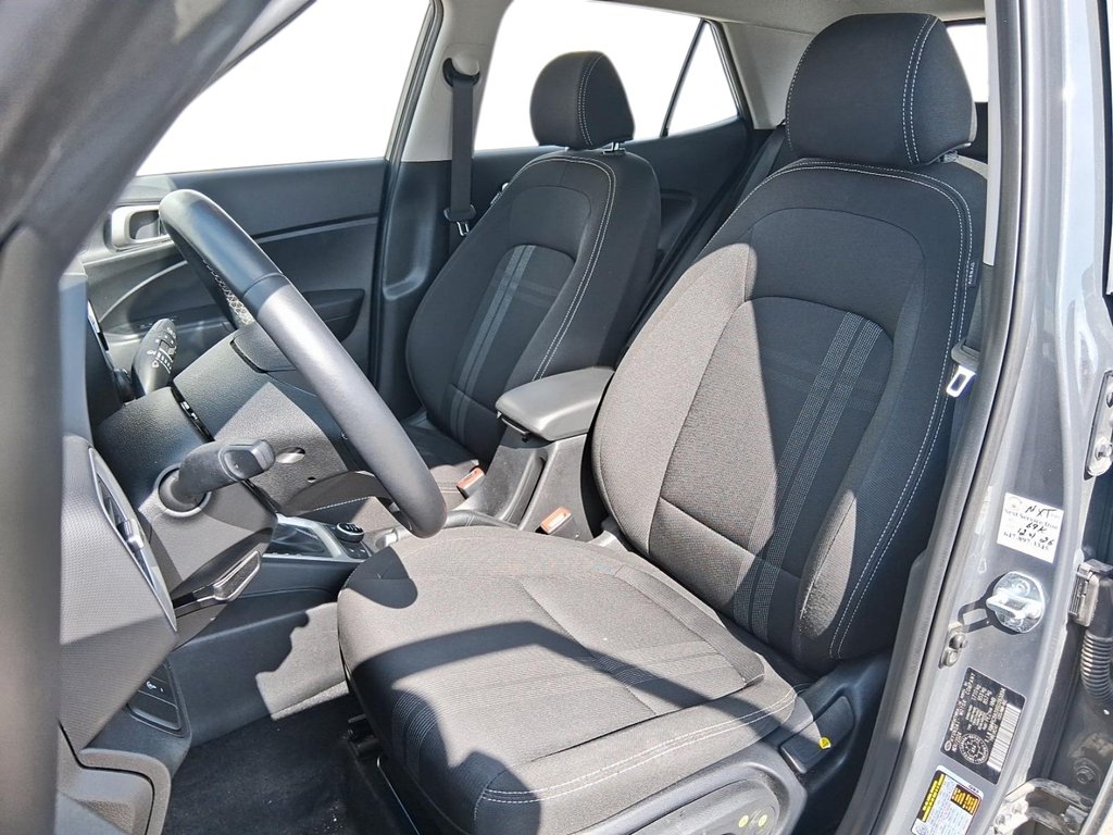2025 Hyundai Venue Preferred IVT in Stratford, Ontario - 9 - w1024h768px