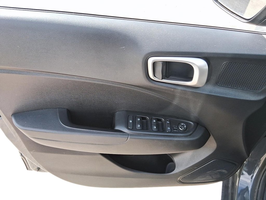 2025 Hyundai Venue Preferred IVT in Stratford, Ontario - 12 - w1024h768px