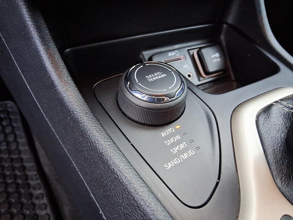 2016 Jeep Cherokee 4x4 North in Stratford, Ontario - 17 - w1024h768px