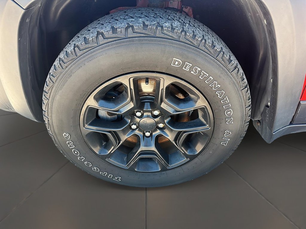 2019 Jeep Cherokee 4x4 Trailhawk in Stratford, Ontario - 7 - w1024h768px