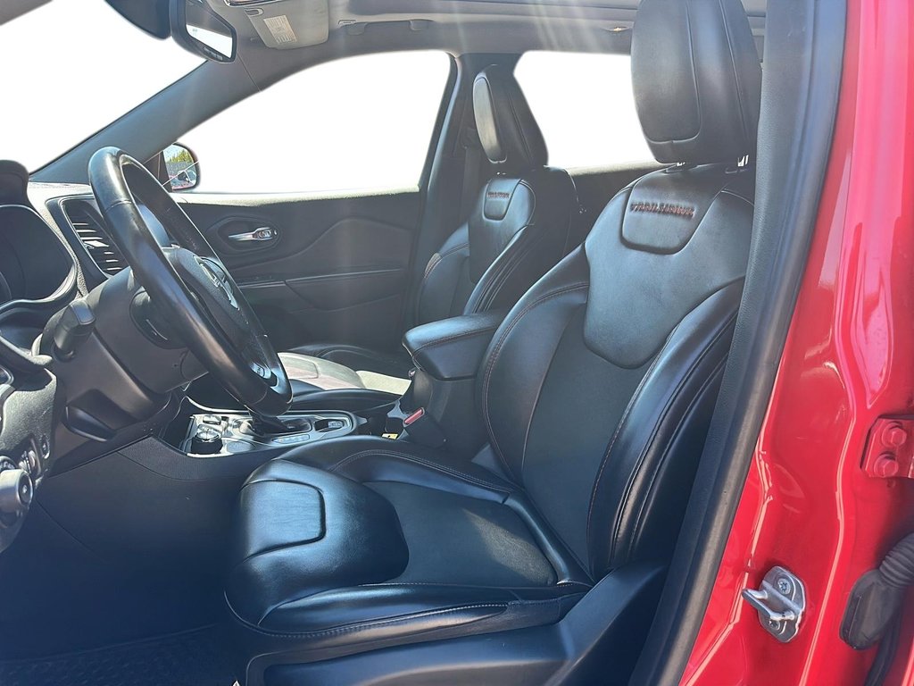 2019 Jeep Cherokee 4x4 Trailhawk in Stratford, Ontario - 8 - w1024h768px