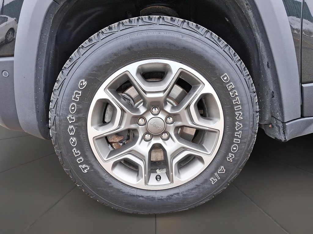 2019 Jeep Cherokee 4x4 Trailhawk in Stratford, Ontario - 7 - w1024h768px