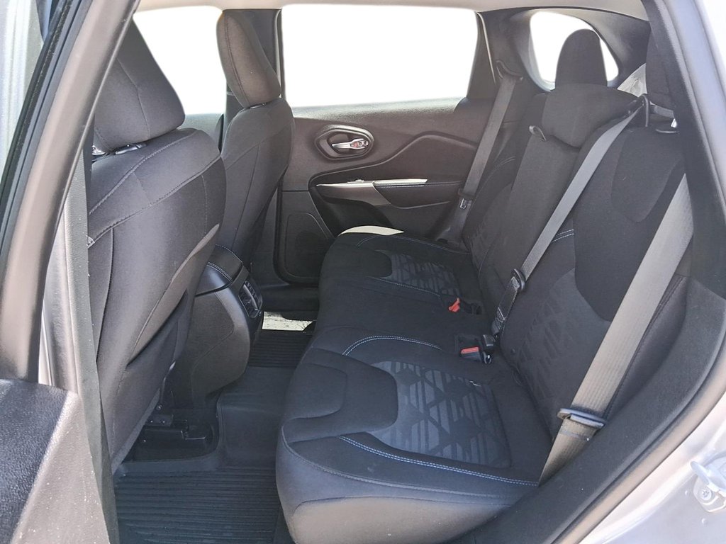 2021 Jeep Cherokee 4x4 North in Stratford, Ontario - 9 - w1024h768px