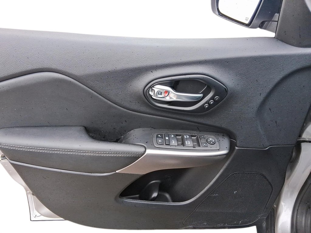 2022 Jeep Cherokee 4x4 Limited in Stratford, Ontario - 11 - w1024h768px