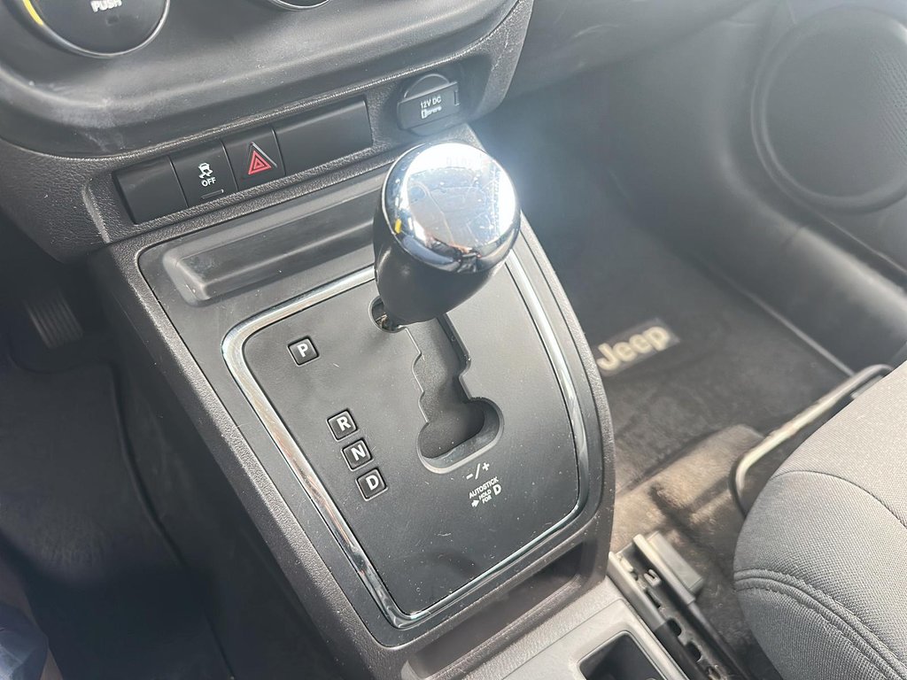 2010 Jeep Compass Sport 4D Utility in Stratford, Ontario - 14 - w1024h768px