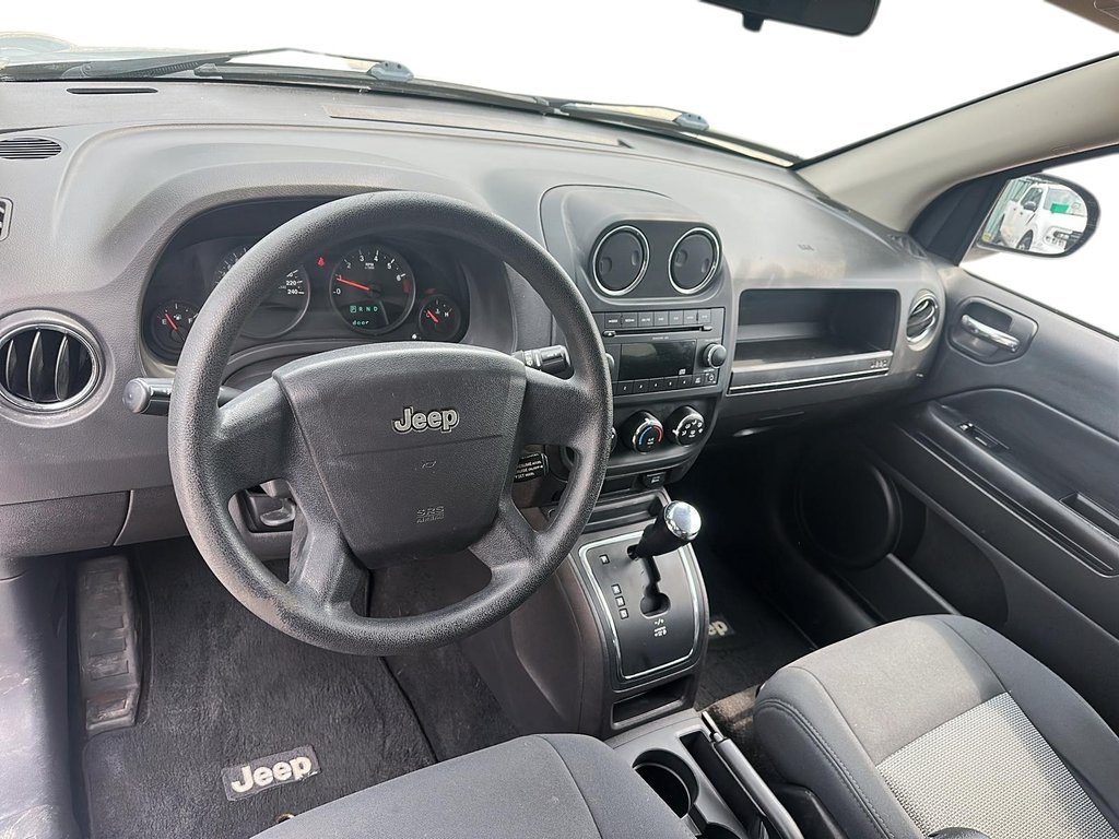 2010 Jeep Compass Sport 4D Utility in Stratford, Ontario - 9 - w1024h768px