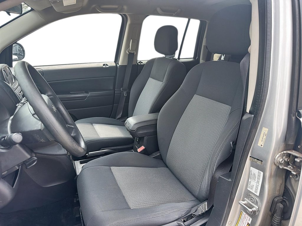 2010 Jeep Compass Sport 4D Utility in Stratford, Ontario - 8 - w1024h768px