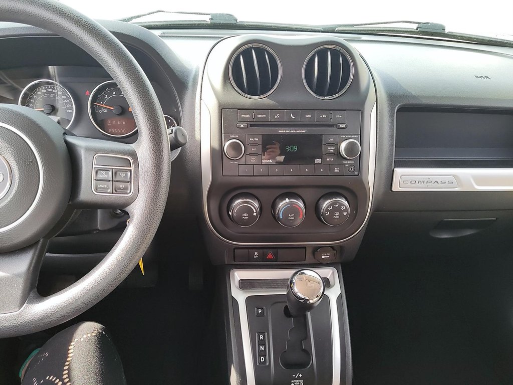2014  Compass 4x2 Sport / North in Stratford, Ontario - 14 - w1024h768px