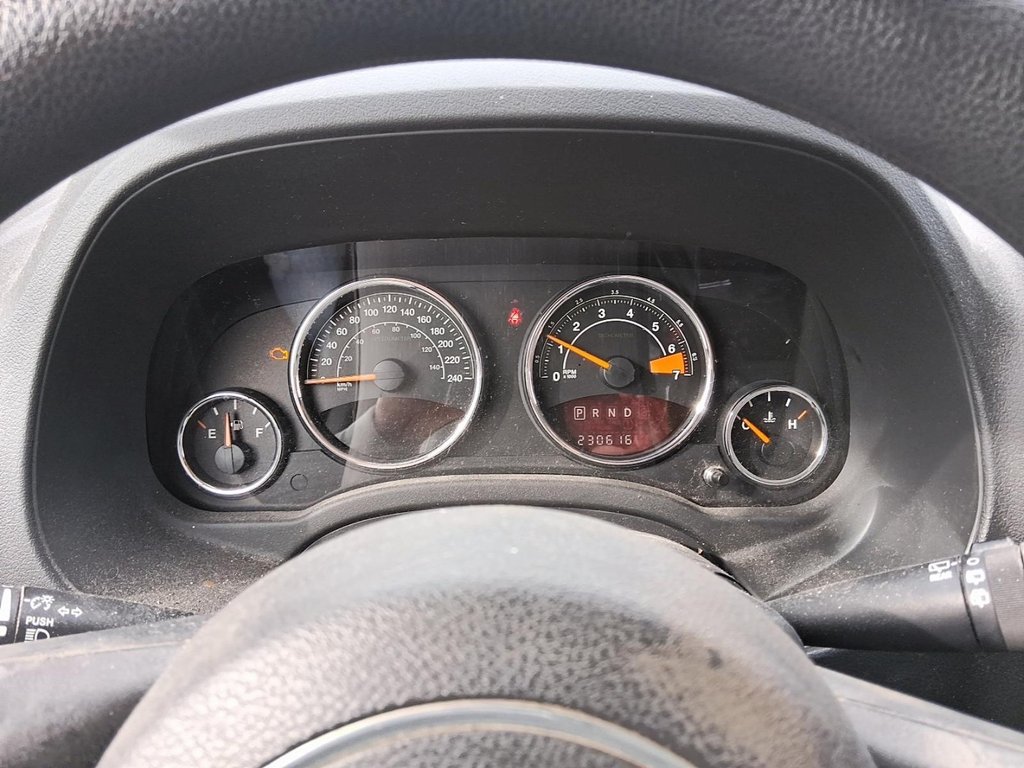 2014 Jeep Compass 4x4 Sport / North in Stratford, Ontario - 14 - w1024h768px