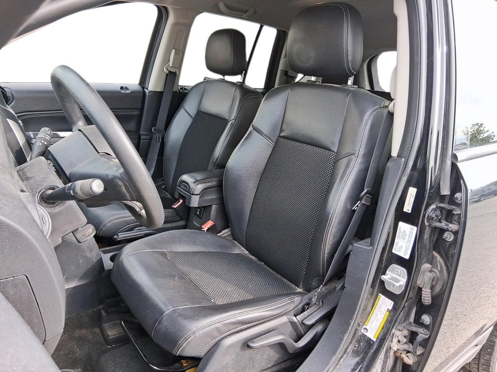 2014 Jeep Compass 4x4 Sport / North in Stratford, Ontario - 8 - w1024h768px