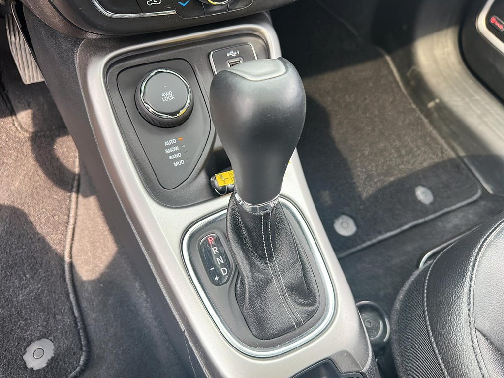 2019 Jeep Compass 4x4 Limited in Stratford, Ontario - 14 - w1024h768px