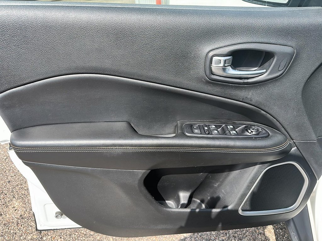 2020 Jeep Compass 4x4 Sport in Stratford, Ontario - 10 - w1024h768px