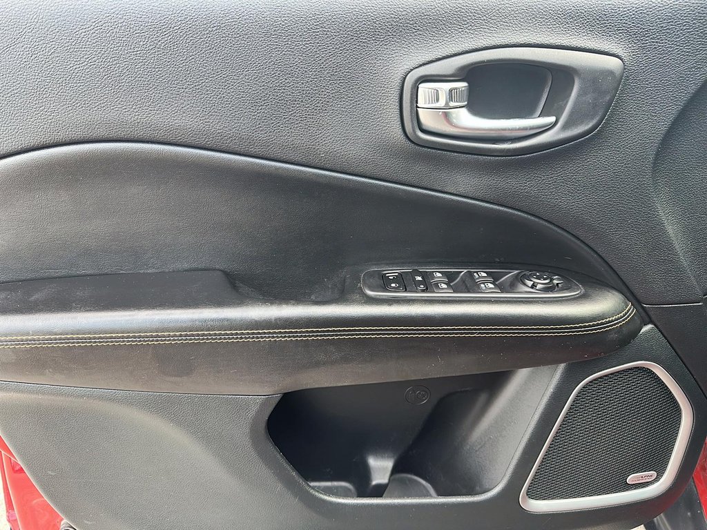 2020 Jeep Compass 4x4 Limited in Stratford, Ontario - 10 - w1024h768px