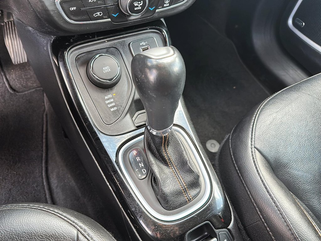 2020 Jeep Compass 4x4 Limited in Stratford, Ontario - 14 - w1024h768px