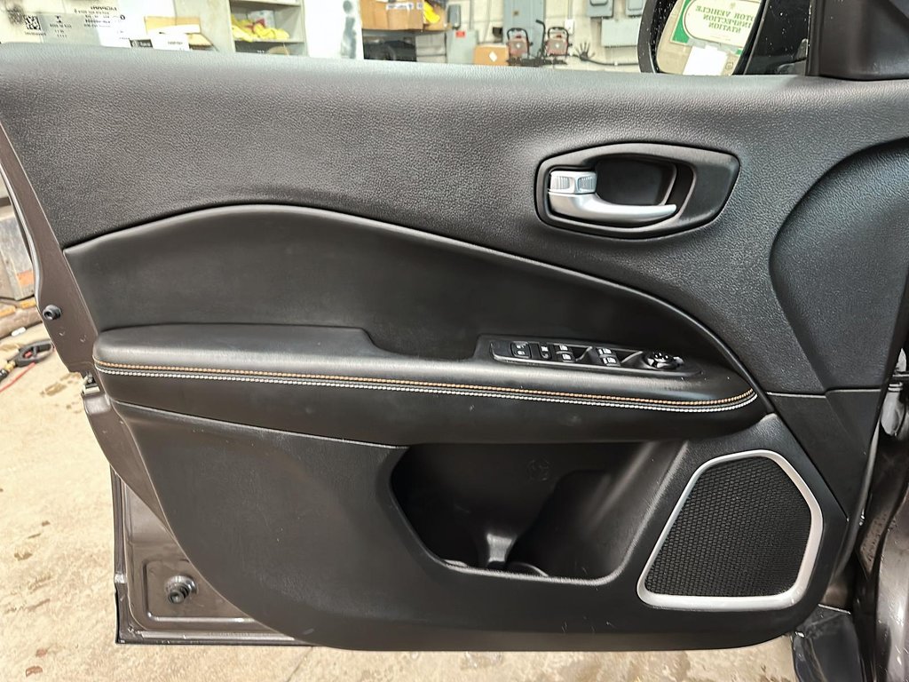2021 Jeep Compass 4x2 Sport in Stratford, Ontario - 10 - w1024h768px