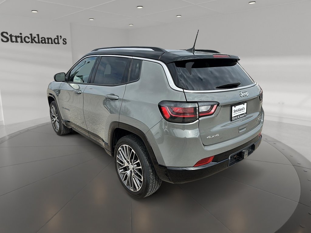 2022 Jeep Compass 4x4 Limited in Stratford, Ontario - 4 - w1024h768px