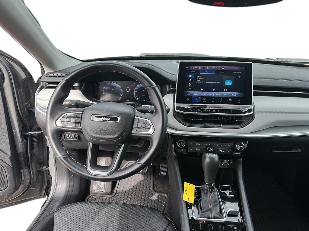 2022 Jeep Compass 4x4 Limited in Stratford, Ontario - 9 - w1024h768px