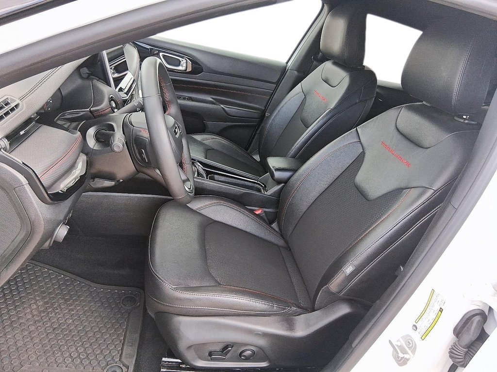 2024 Jeep Compass Trailhawk 4x4 in Stratford, Ontario - 8 - w1024h768px