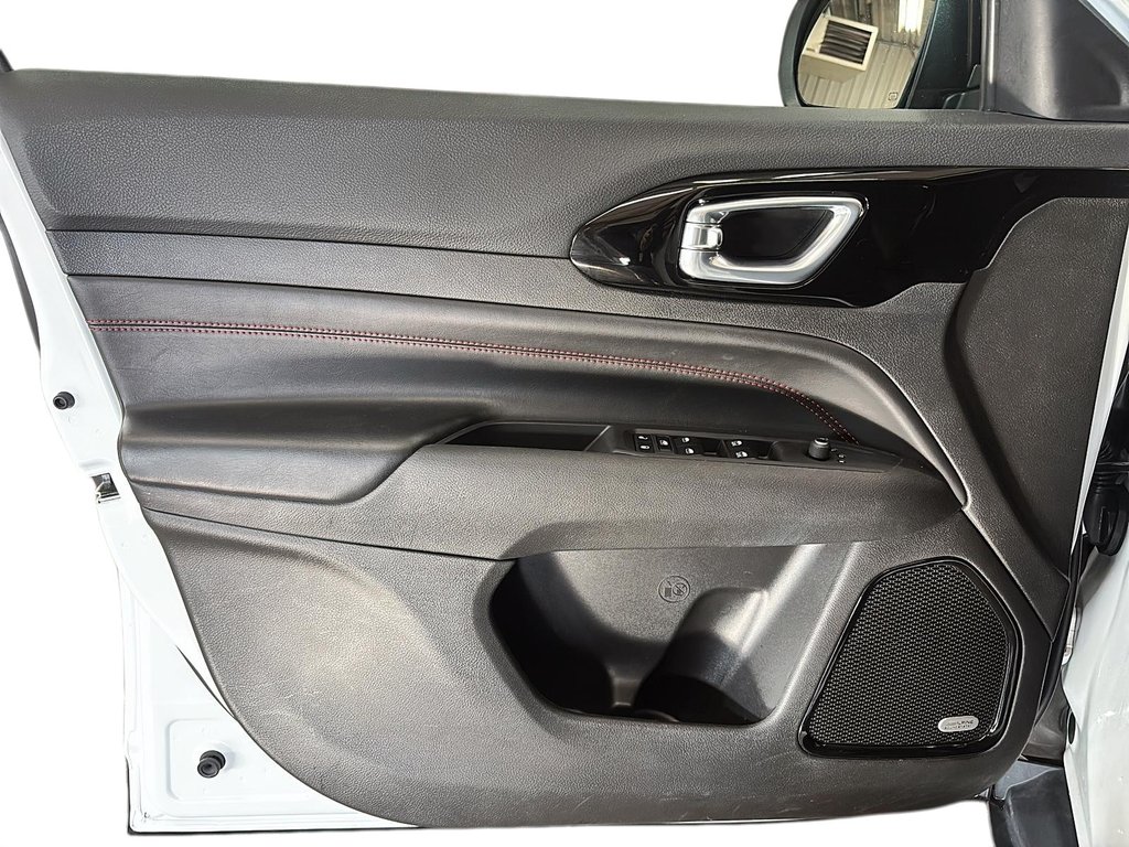 2024 Jeep Compass Trailhawk 4x4 in Stratford, Ontario - 10 - w1024h768px