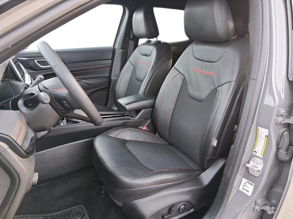 2024 Jeep Compass Trailhawk 4x4 in Stratford, Ontario - 8 - w1024h768px