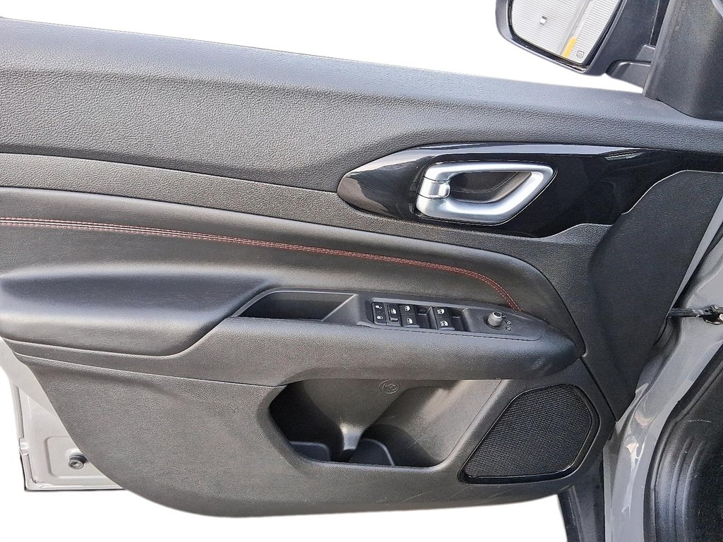 2024 Jeep Compass Trailhawk 4x4 in Stratford, Ontario - 11 - w1024h768px