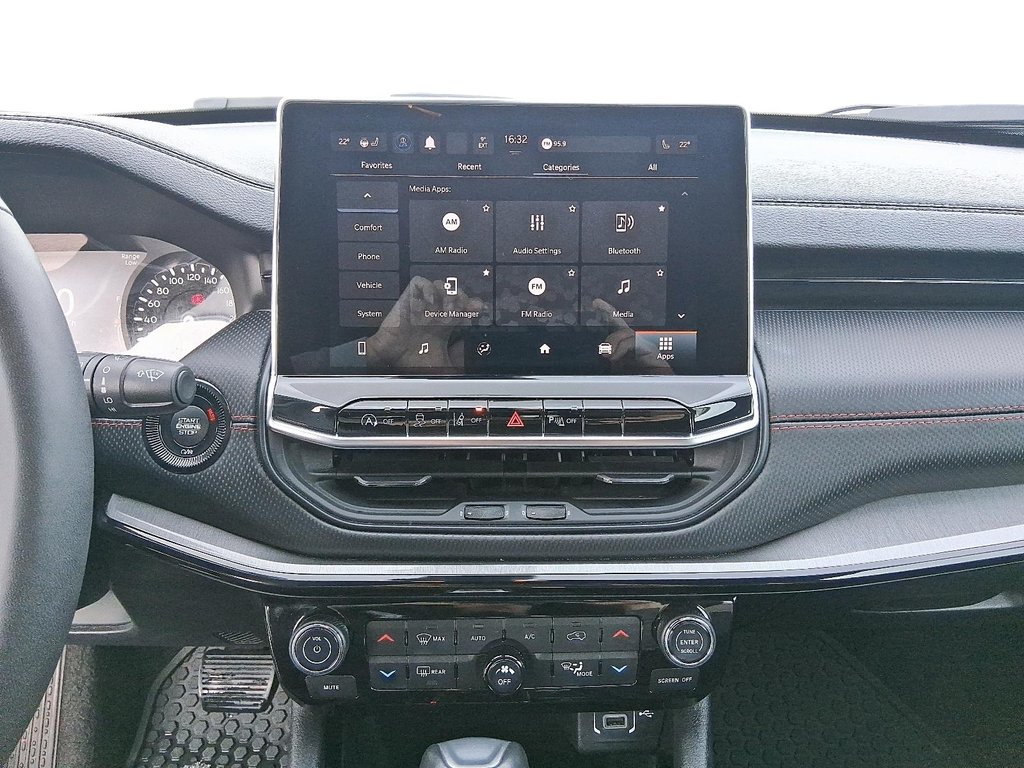 2024 Jeep Compass Trailhawk 4x4 in Stratford, Ontario - 15 - w1024h768px