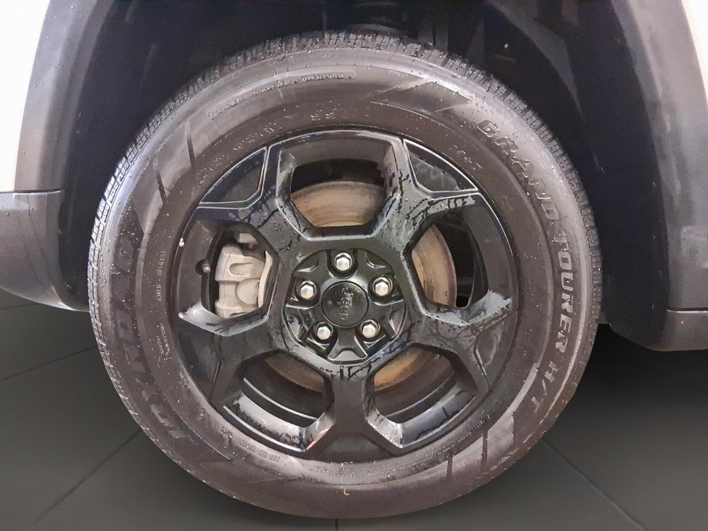 2024 Jeep Compass Trailhawk 4x4 in Stratford, Ontario - 7 - w1024h768px