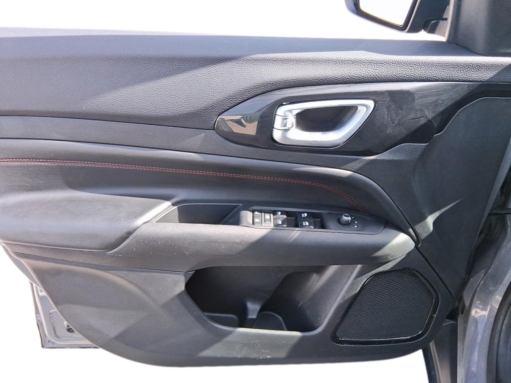 2024 Jeep Compass Trailhawk 4x4 in Stratford, Ontario - 11 - w1024h768px