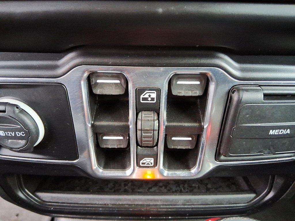 2021 Jeep Gladiator 4x4 Sport in Stratford, Ontario - 11 - w1024h768px