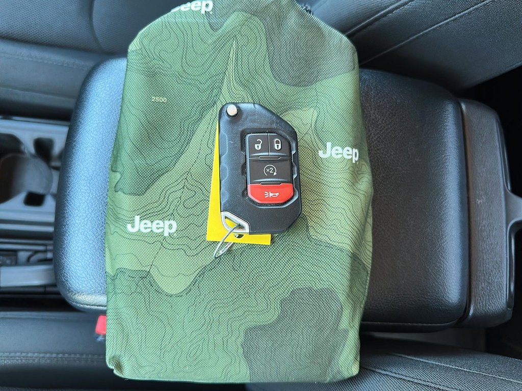 2023 Jeep Gladiator 4x4 Sport S in Stratford, Ontario - 15 - w1024h768px