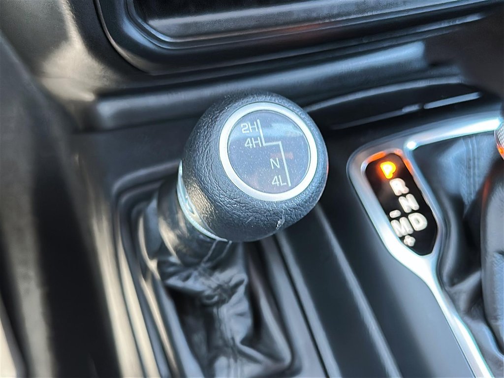 2023 Jeep Gladiator 4x4 Sport S in Stratford, Ontario - 14 - w1024h768px