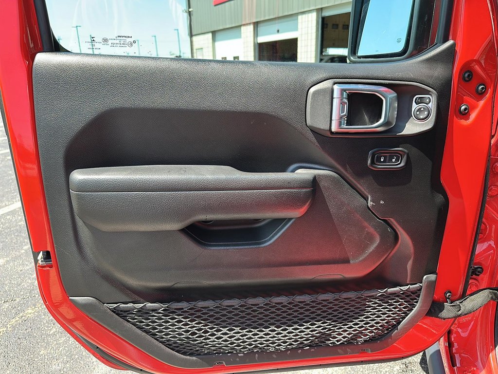 2023 Jeep Gladiator 4x4 Sport S in Stratford, Ontario - 9 - w1024h768px