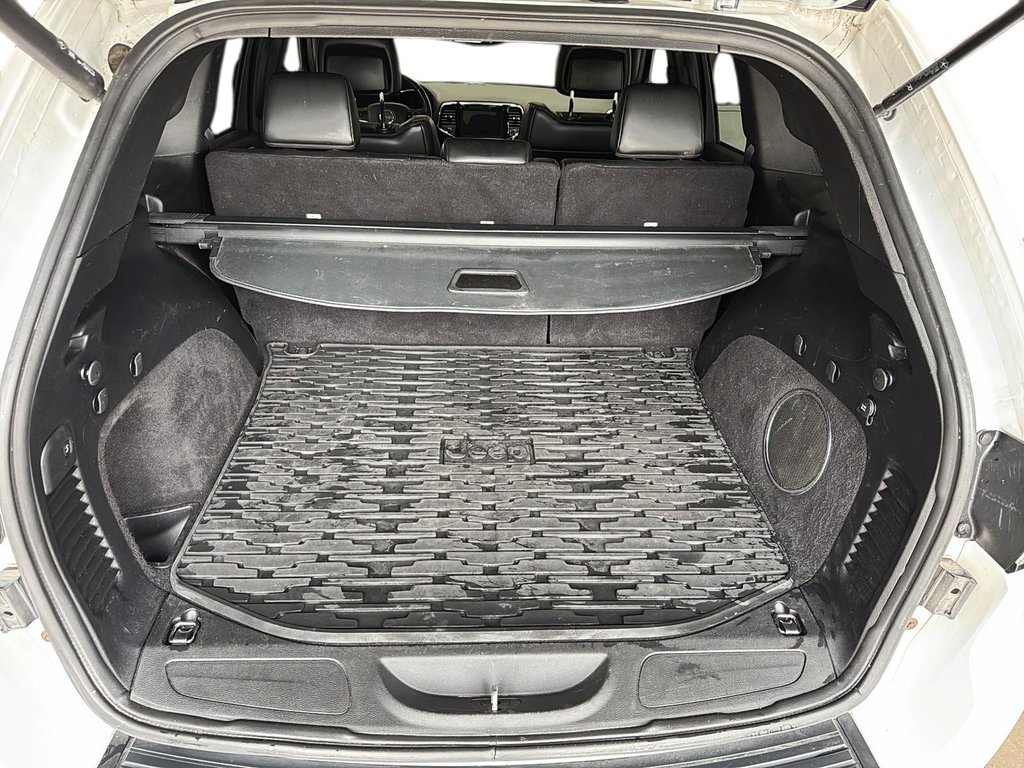 2019 Jeep Grand Cherokee 4X4 Laredo in Stratford, Ontario - 6 - w1024h768px