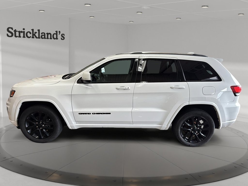 2019 Jeep Grand Cherokee 4X4 Laredo in Stratford, Ontario - 5 - w1024h768px