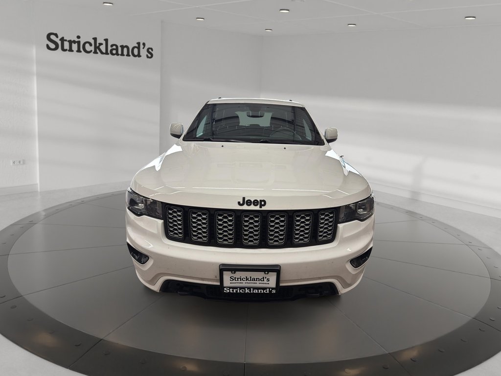 2019 Jeep Grand Cherokee 4X4 Laredo in Stratford, Ontario - 2 - w1024h768px