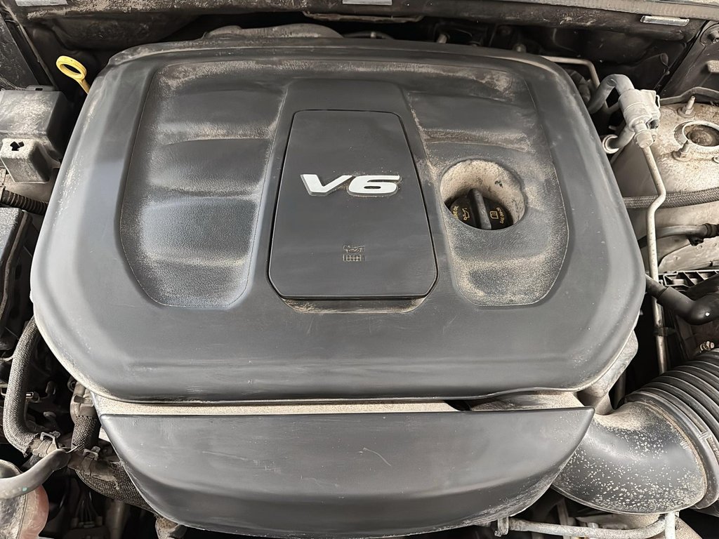 2019 Jeep Grand Cherokee 4X4 Laredo in Stratford, Ontario - 7 - w1024h768px