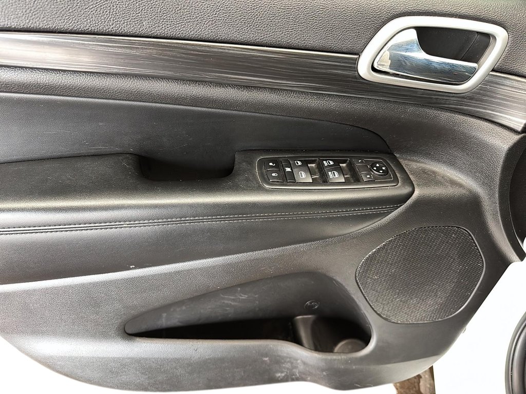 2019 Jeep Grand Cherokee 4X4 Laredo in Stratford, Ontario - 10 - w1024h768px