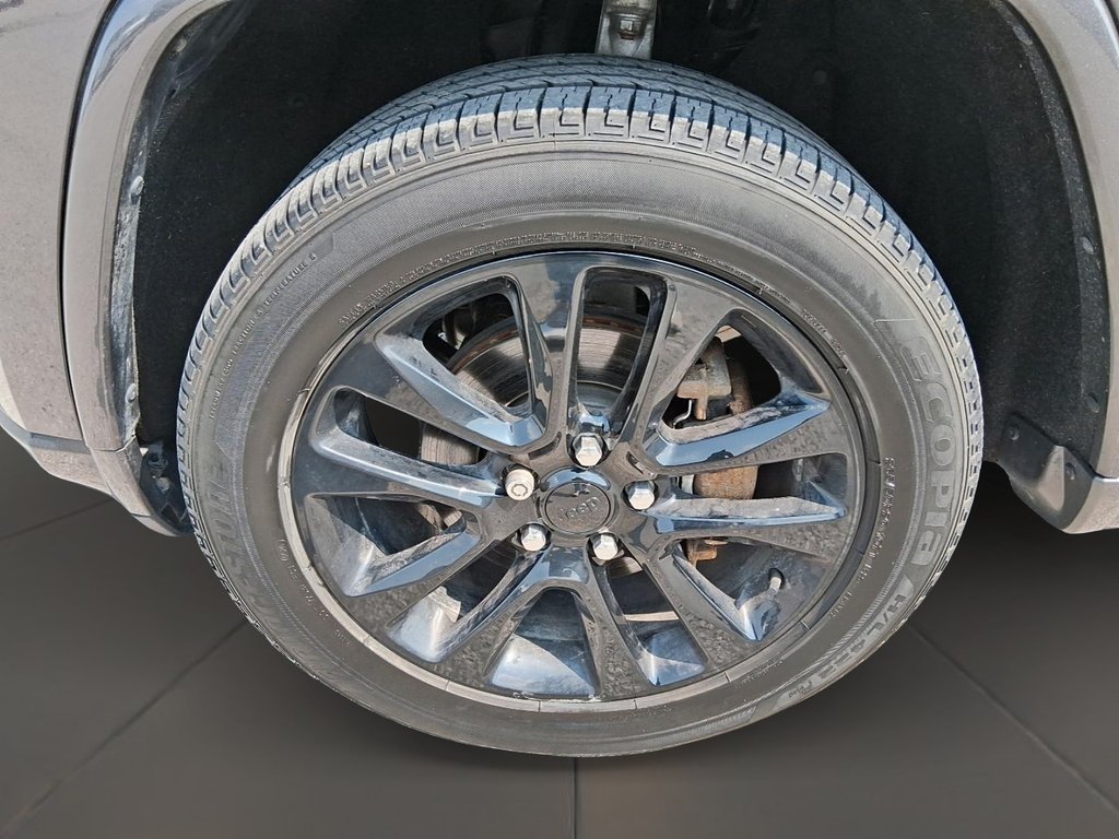 2020 Jeep Grand Cherokee 4X4 Laredo in Stratford, Ontario - 7 - w1024h768px
