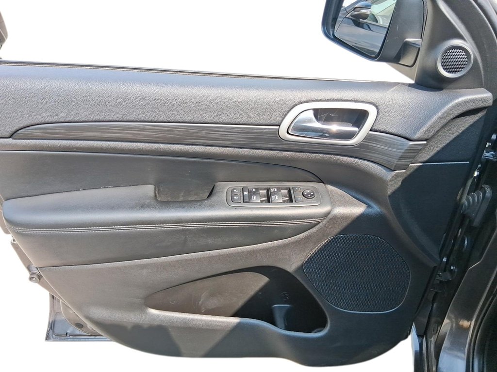 2020 Jeep Grand Cherokee 4X4 Laredo in Stratford, Ontario - 11 - w1024h768px