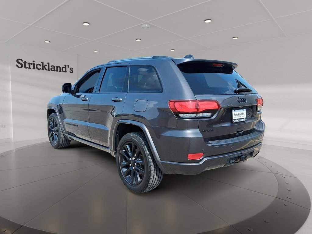 2020 Jeep Grand Cherokee 4X4 Laredo in Stratford, Ontario - 4 - w1024h768px