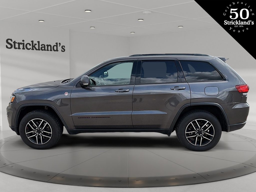 2021  Grand Cherokee 4X4 Trailhawk in Stratford, Ontario - 5 - w1024h768px