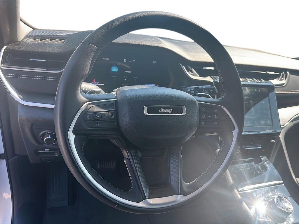 2023 Jeep Grand Cherokee 4X4 Laredo in Stratford, Ontario - 11 - w1024h768px