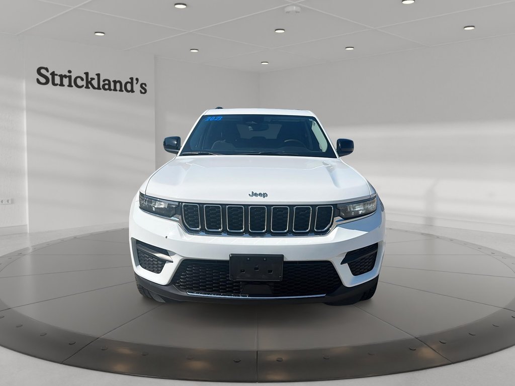 2023 Jeep Grand Cherokee 4X4 Laredo in Stratford, Ontario - 2 - w1024h768px